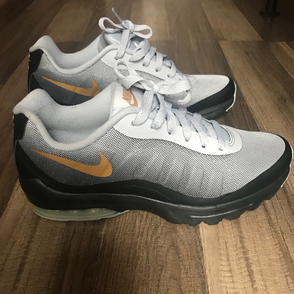 Brand new women’s Nike air max